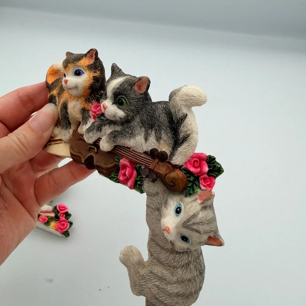Vintage Style Kitten Cat Door Frame Topper Wall Decor Set of 2 Resin Roses